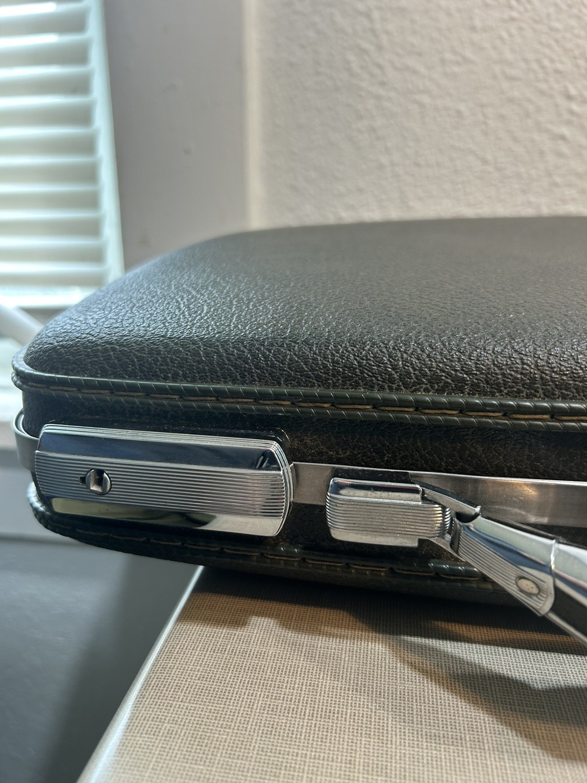 Vintage AMERICAN TOURISTER Slim Briefcase Attache Case Dark Green – No Key