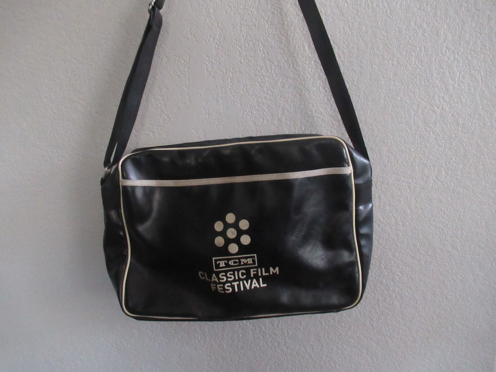 VINTAGE TCM CLASSIC FILM FRSTIVAL VINYL ZIPPER BAG WITH SHOULD STRAP BLACK RARE