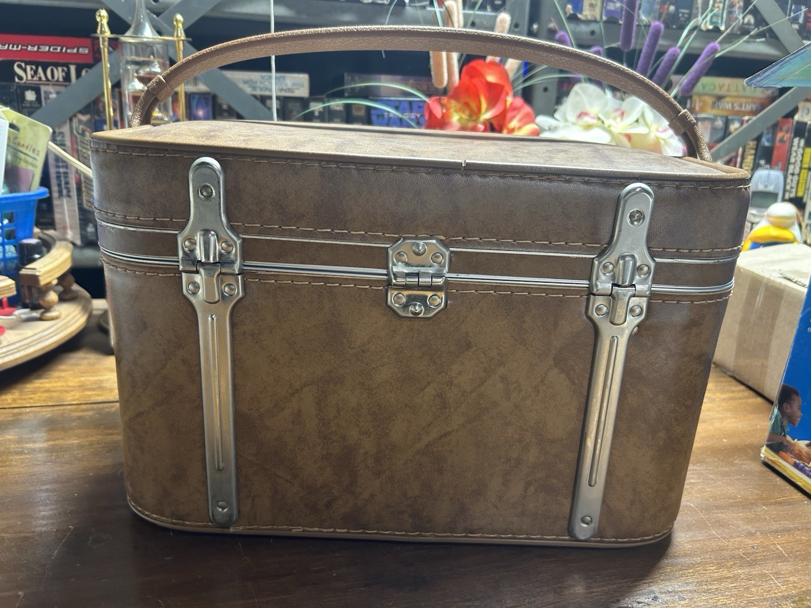 Vintage Amelia Earhart Brown Train Case Travel Luggage & Overnight Bag w/Box