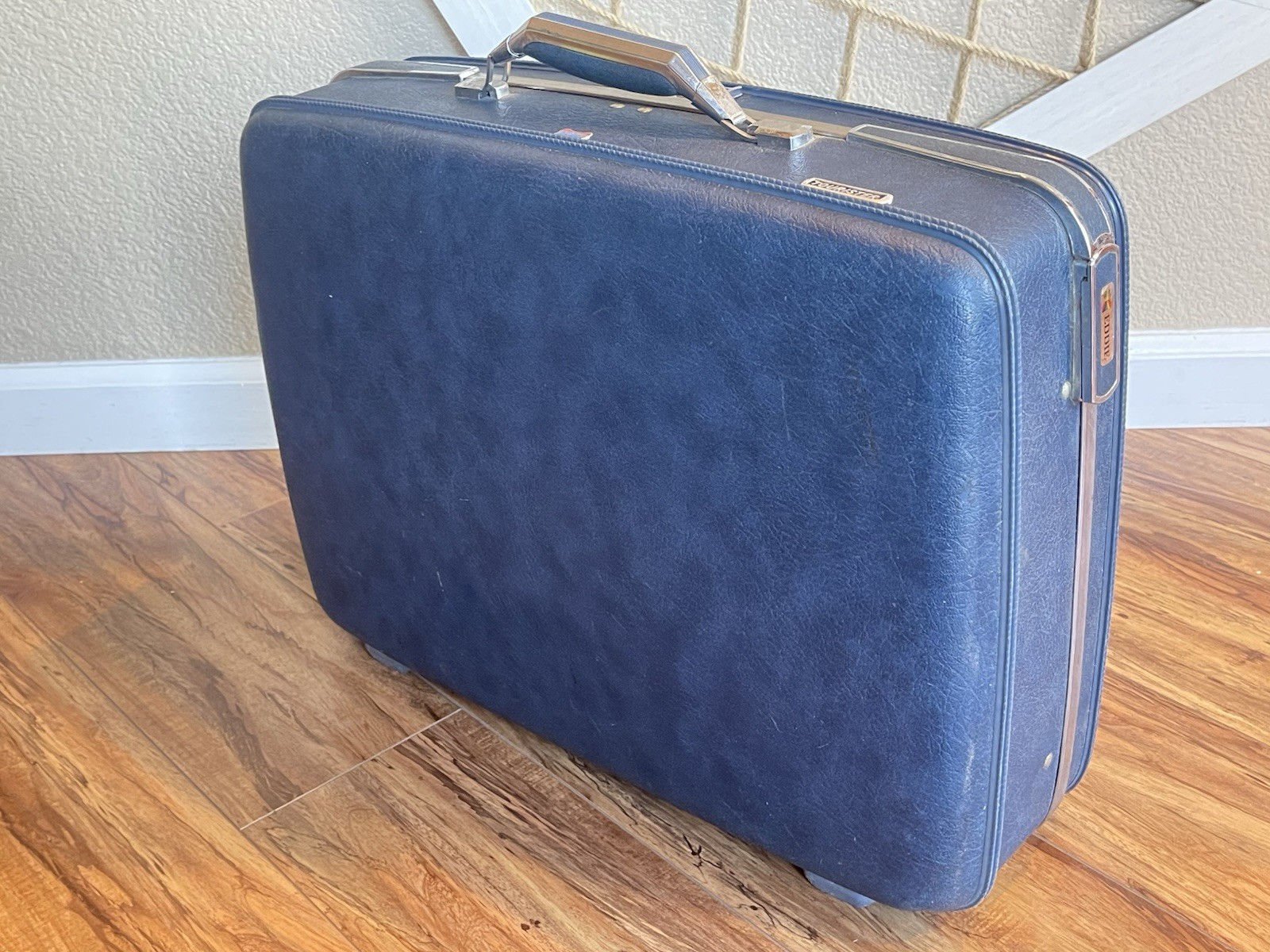 Vintage American Tourister Hard Shell Suitcase 21X16 Luggage Lock