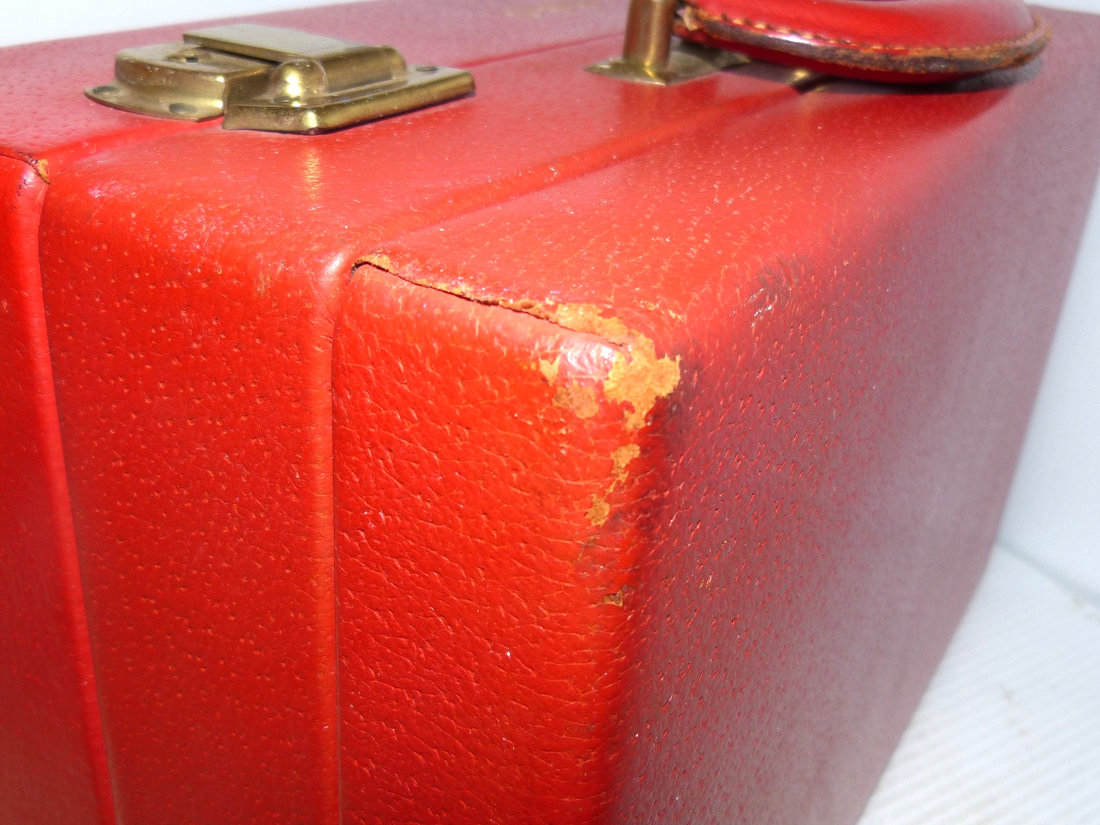 Vintage Red Leather Travel Overnight Vanity Train Case – 2 Section – Estate Find