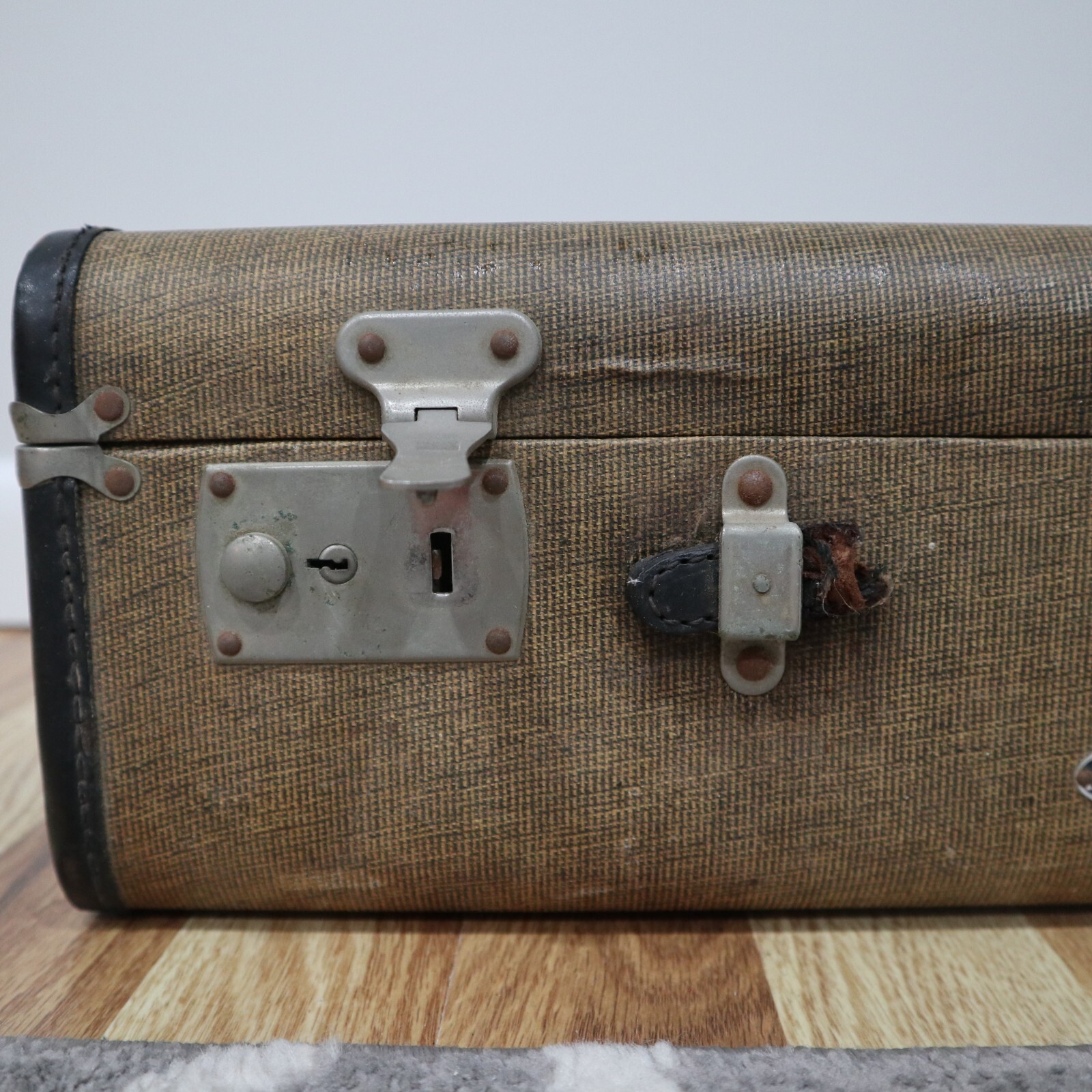 VTG Tweed Air Pak Luggage Suitcase Retro Beige Inner Cloth Lined Working Latches