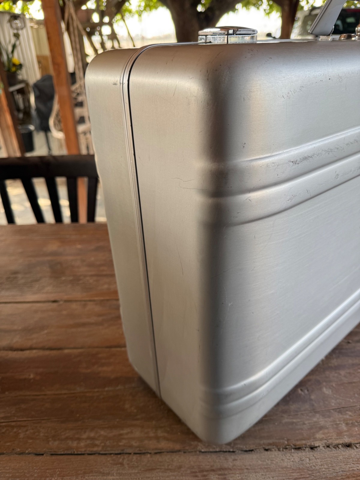 1990’s 2000’s Halliburton Zero Centurion Elite Large Aluminum Silver Case No Key