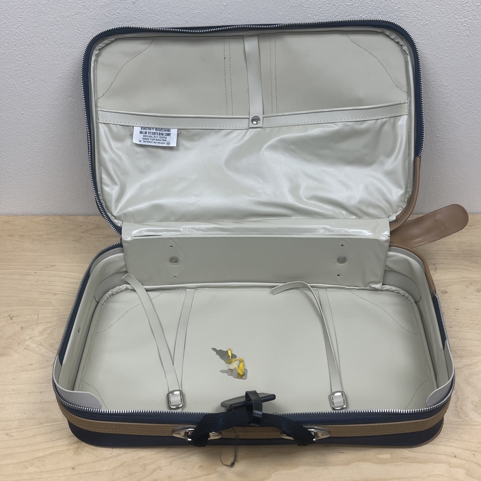 Vintage Bantam Small Suitcase Sewing Pattern In Great Shape With Keys