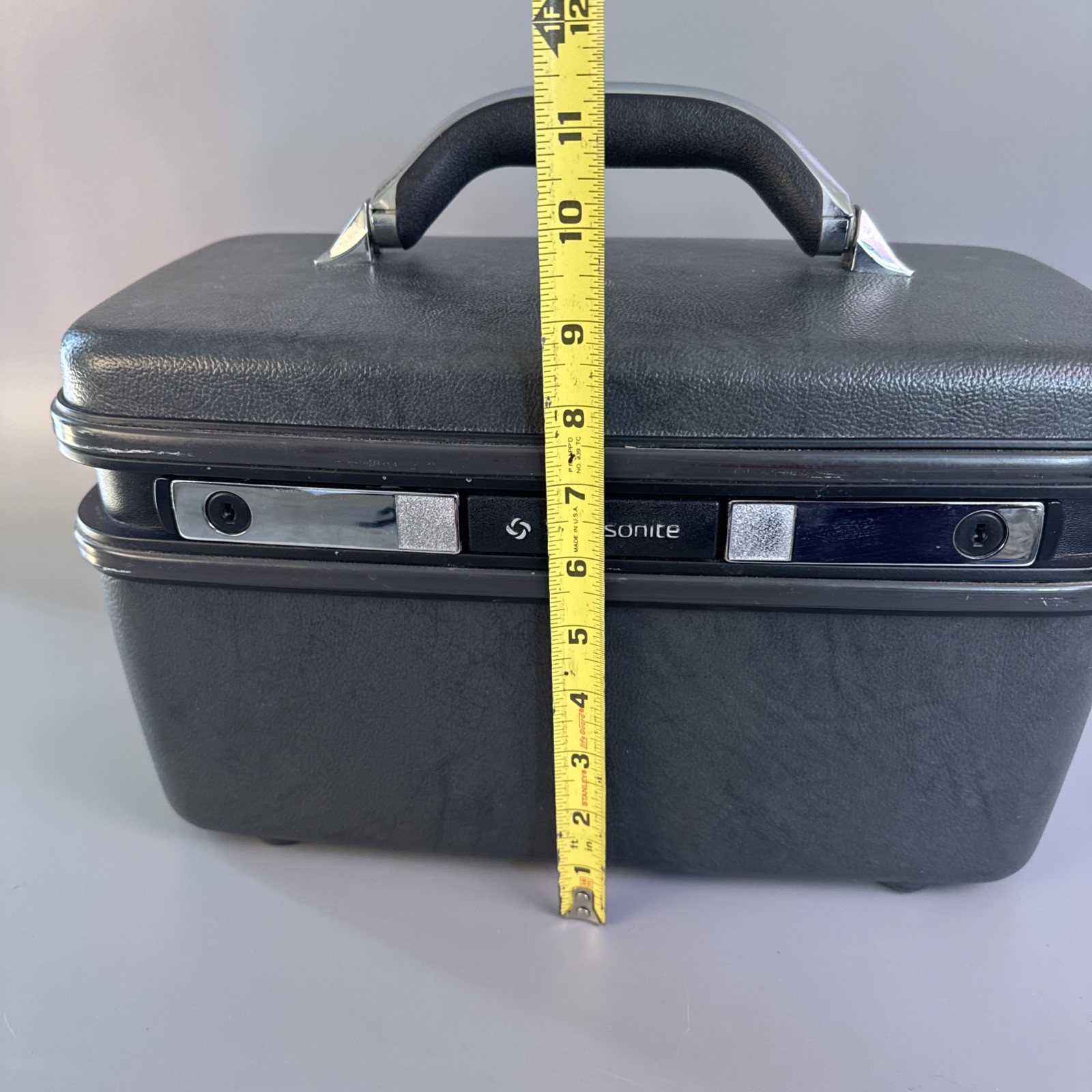 1987 Samsonite Silhouette 4 Hard Shell Gray Cosmetic Makeup Travel Train Case