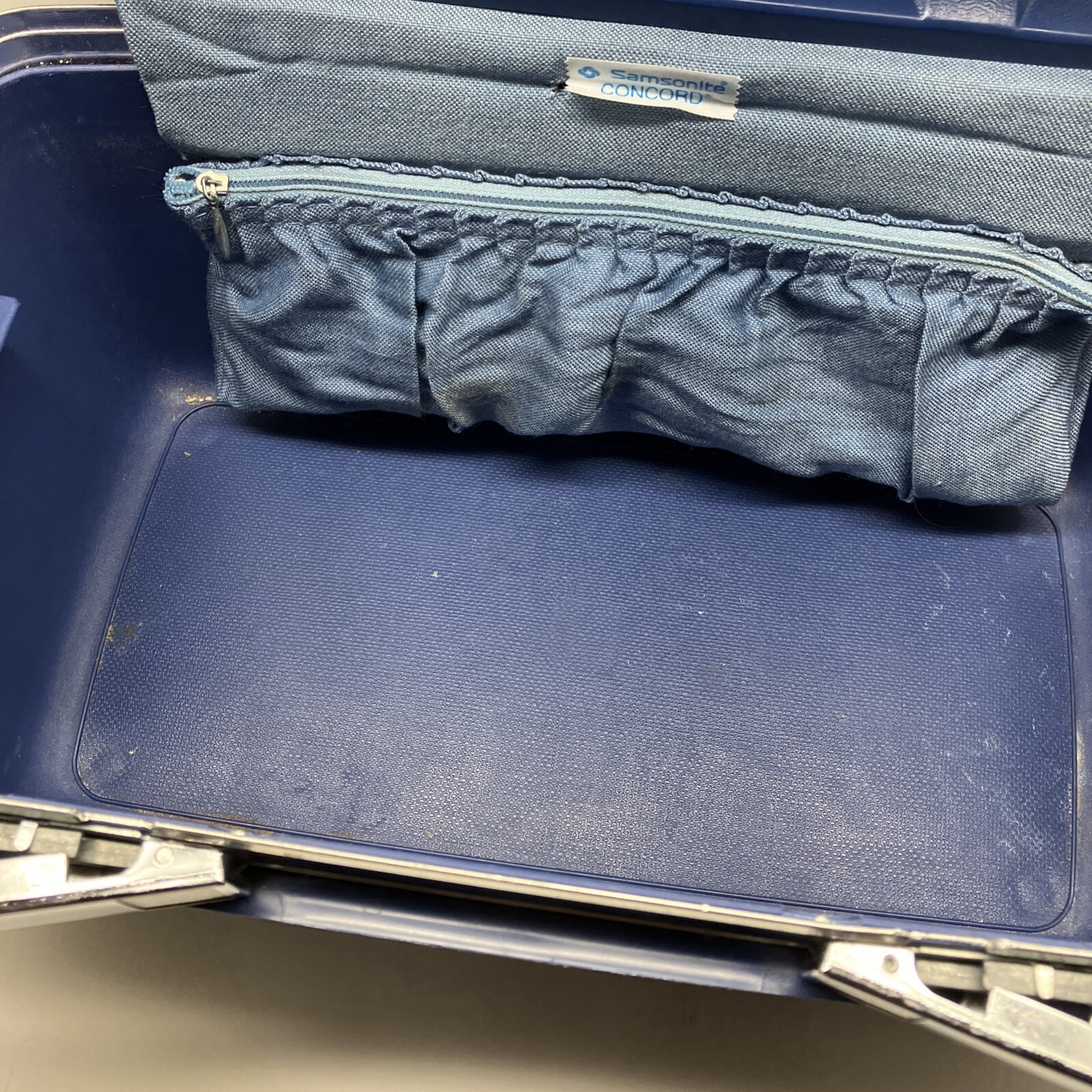 samsonite concord Make Up Case With Key Mirror And Tray