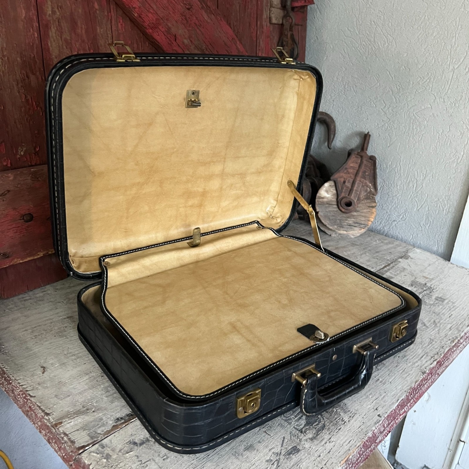 Vintage Black Crocodile Embossed Suitcase Olympic Luggage With Key Included