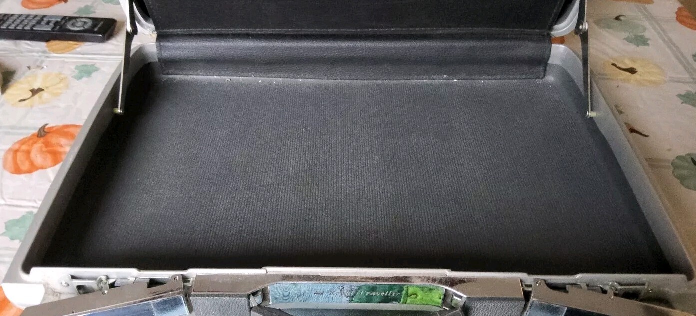 Royal Traveler Hardcase Briefcase