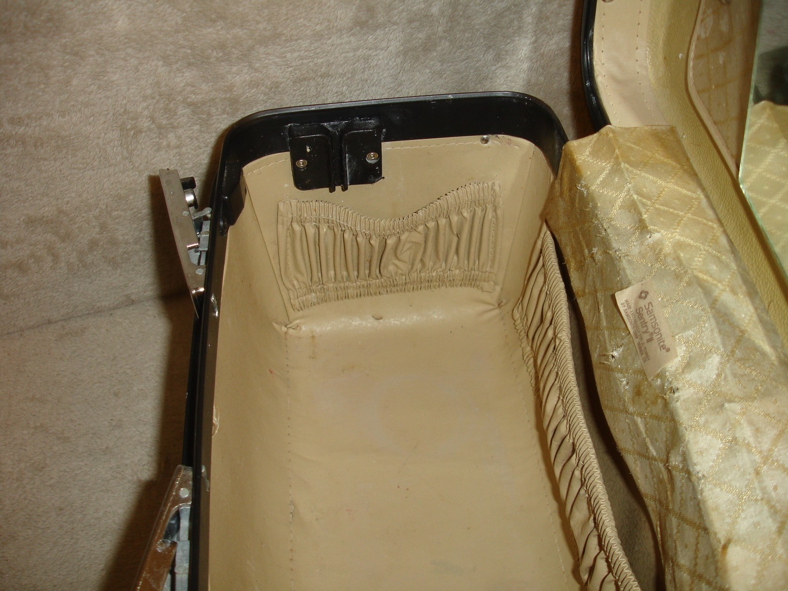 Vintage Brown/Gray Samsonite Sentry II Makeup Train Case w/Mirror NO KEY 15x9x8