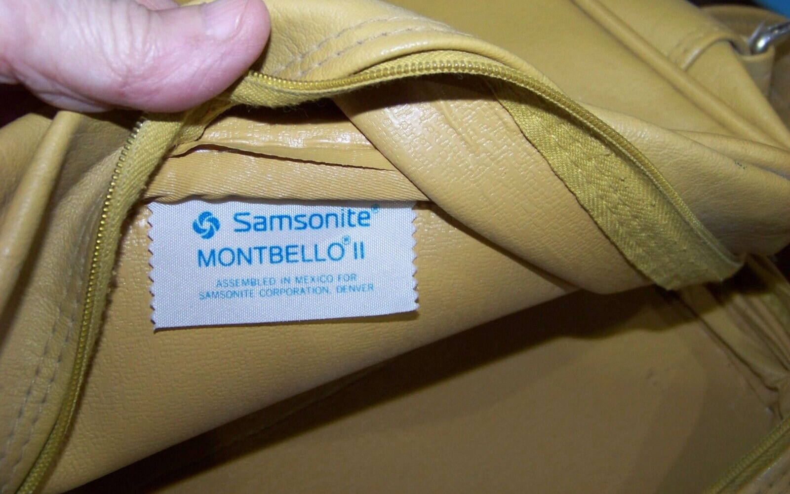 Vintage Samsonite Montbello II Shoulder Bag – 12″ x 11″ x 5.5″ – Yellow