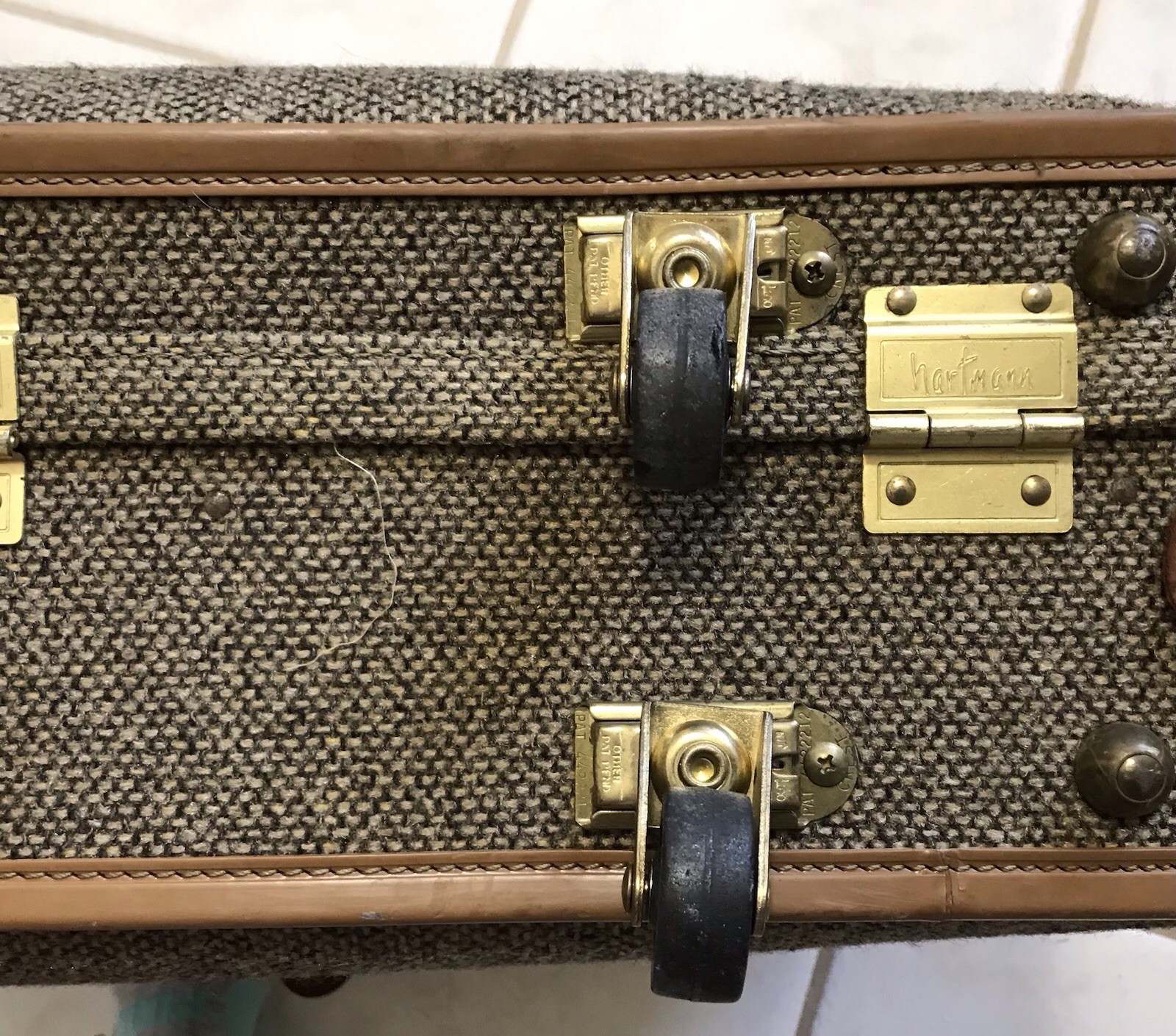 Vintage HARTMANN LUGGAGE Tweed with Leather Suitcase 24”X 19”X 7” READ