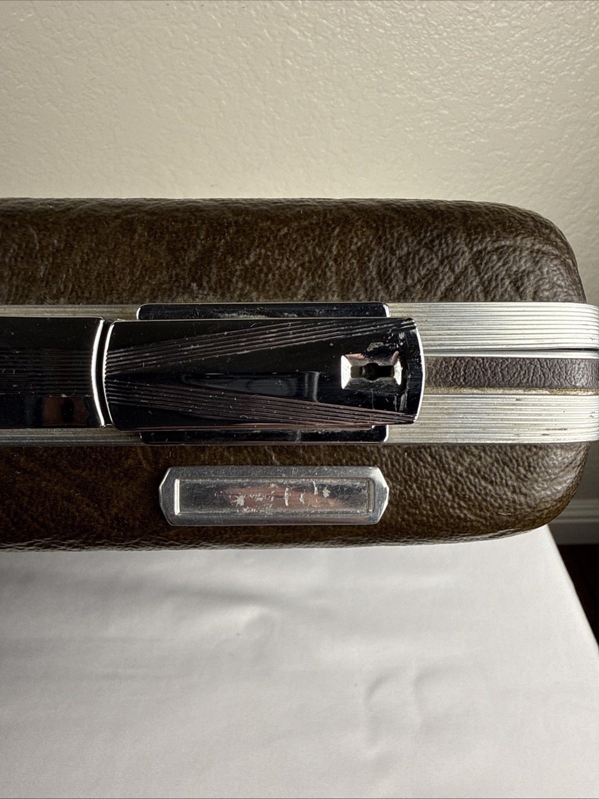 American Tourister Hard Shell Briefcase Case Brown USA Unlocked No Key