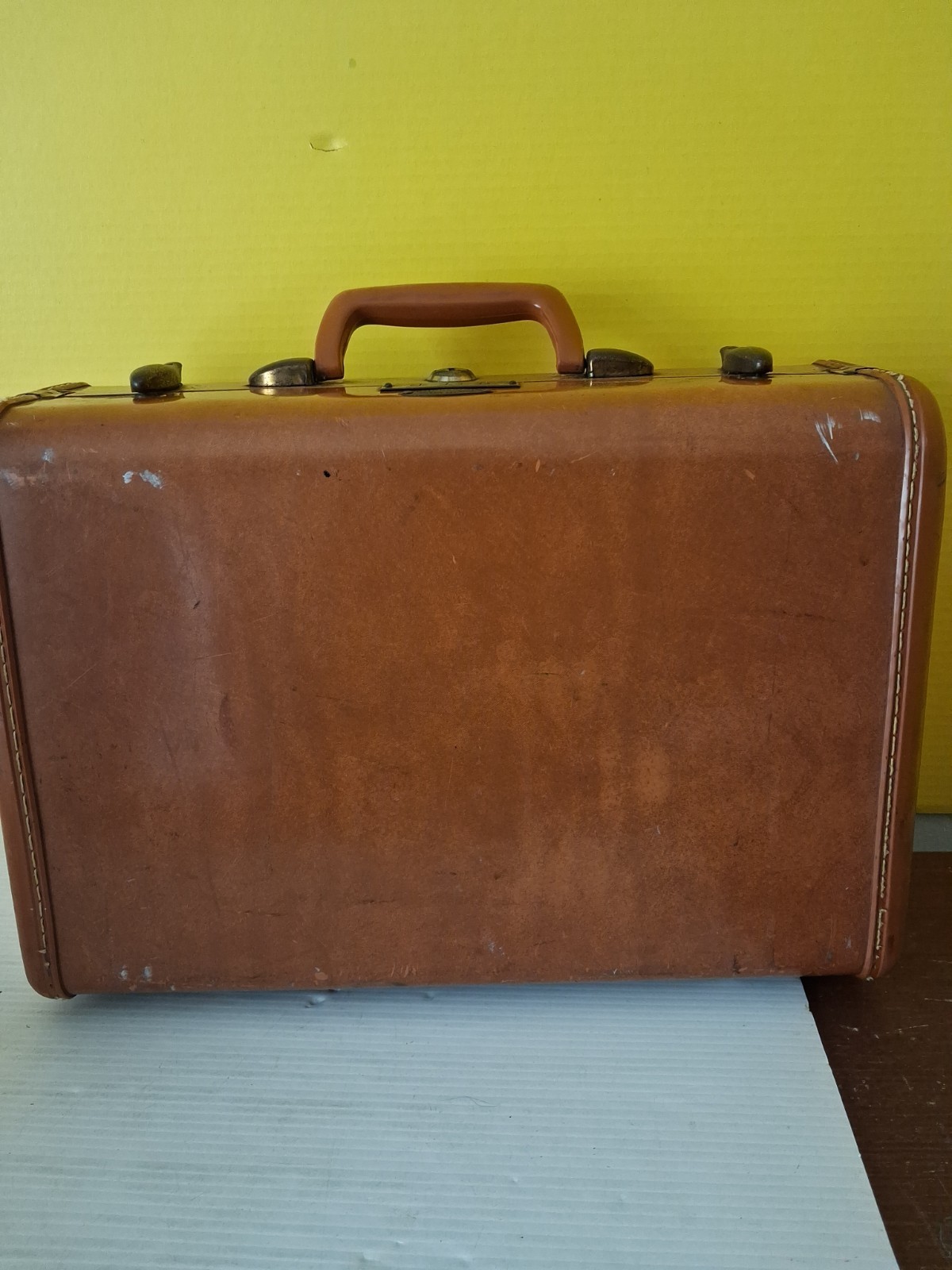Vintage SAMSONITE Shwayder Bros Inc Denver Detr Luggage Suitcase No Key 15x10x7