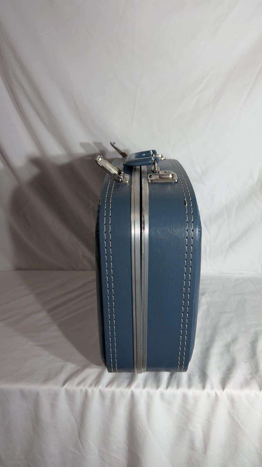 Vintage Mid-Century 3-Piece Luggage Hard Shell Suitcase Set In Blue (no key)