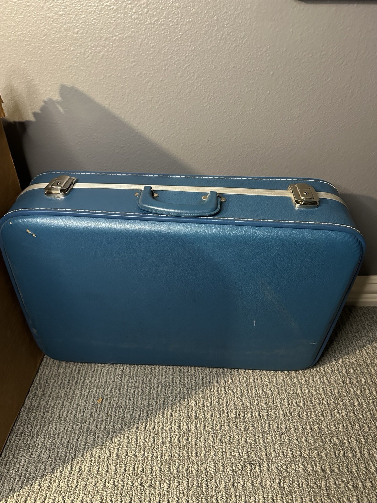 VINTAGE 1970S GATEWAY LUGGAGE 3PC – HARD CASE BLUE SUITCASES – ORIGINAL BOX