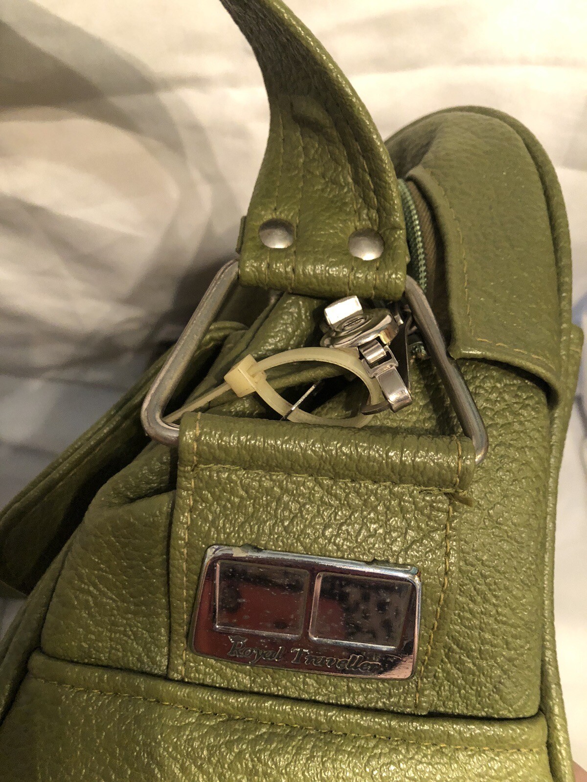 Vintage Royal Traveller Medalist Shoulder Tote Bag Luggage Avocado Green