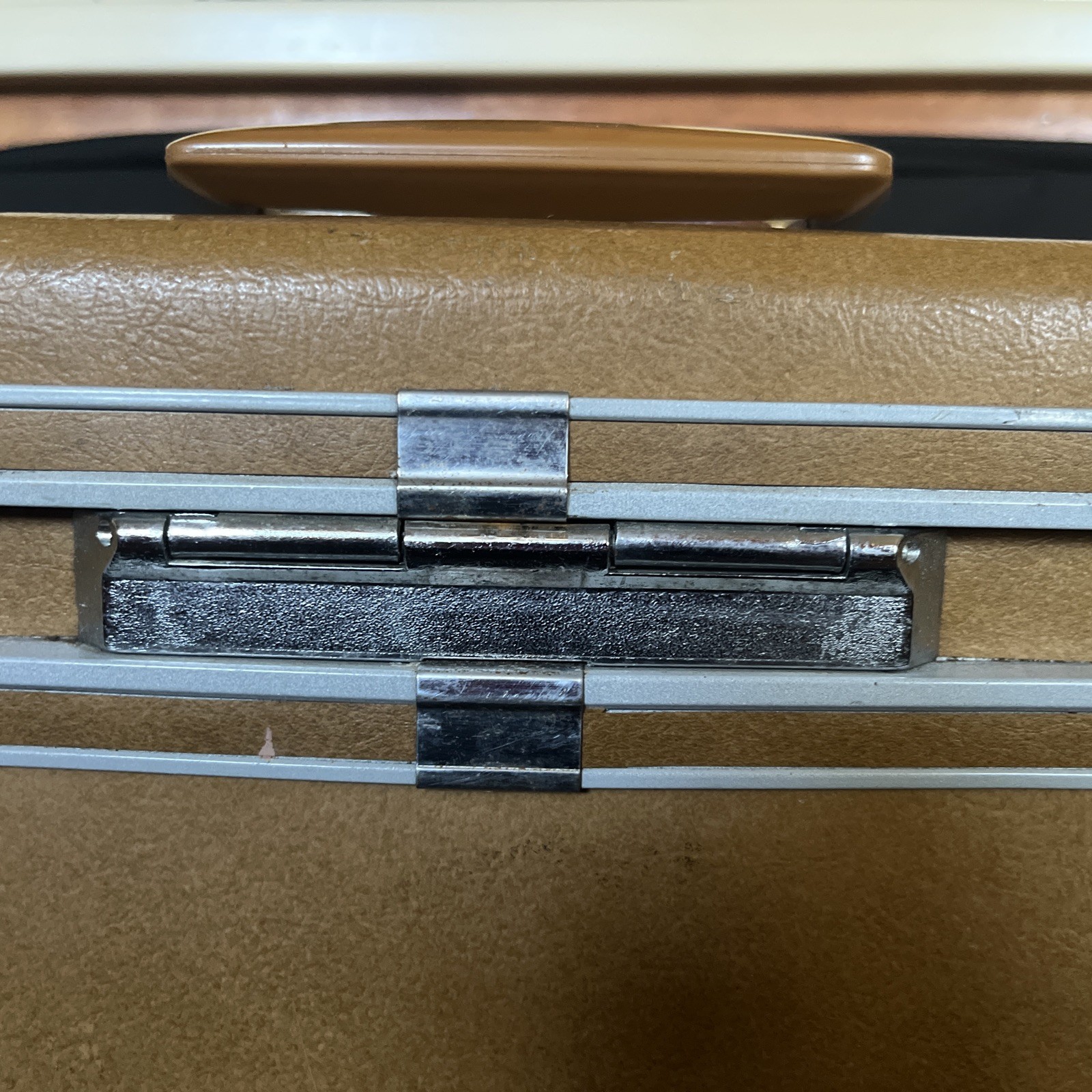 Vtg SAMSONITE SILHOUETTE Brown Makeup Train Travel Hard Shell Case Remove Tray