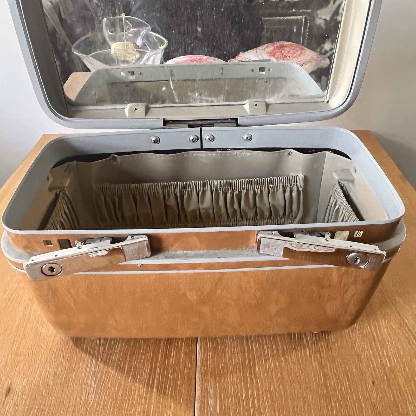 Samsonite 1970s Vintage Brown Hard Shell Vanity Case with Mirror