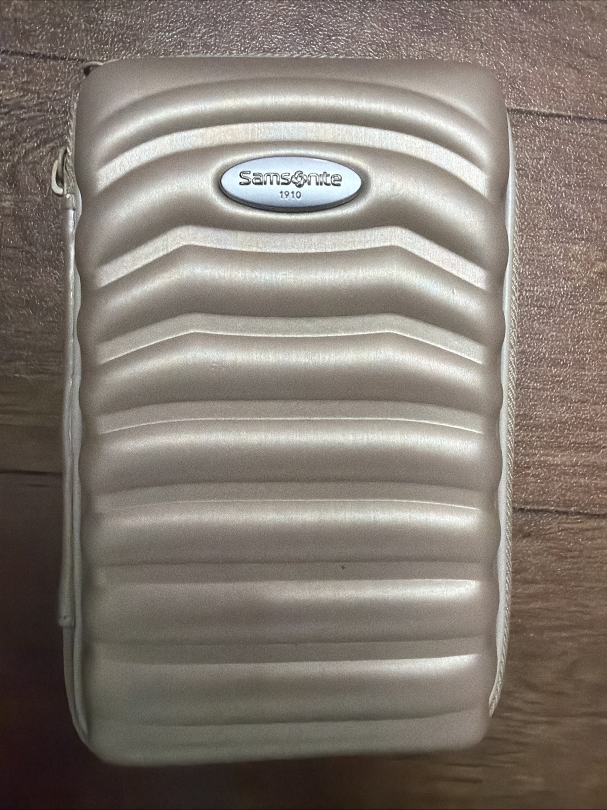 Samsonite champagne gold travel Taupe Ribbed Hard Shell Case Airline