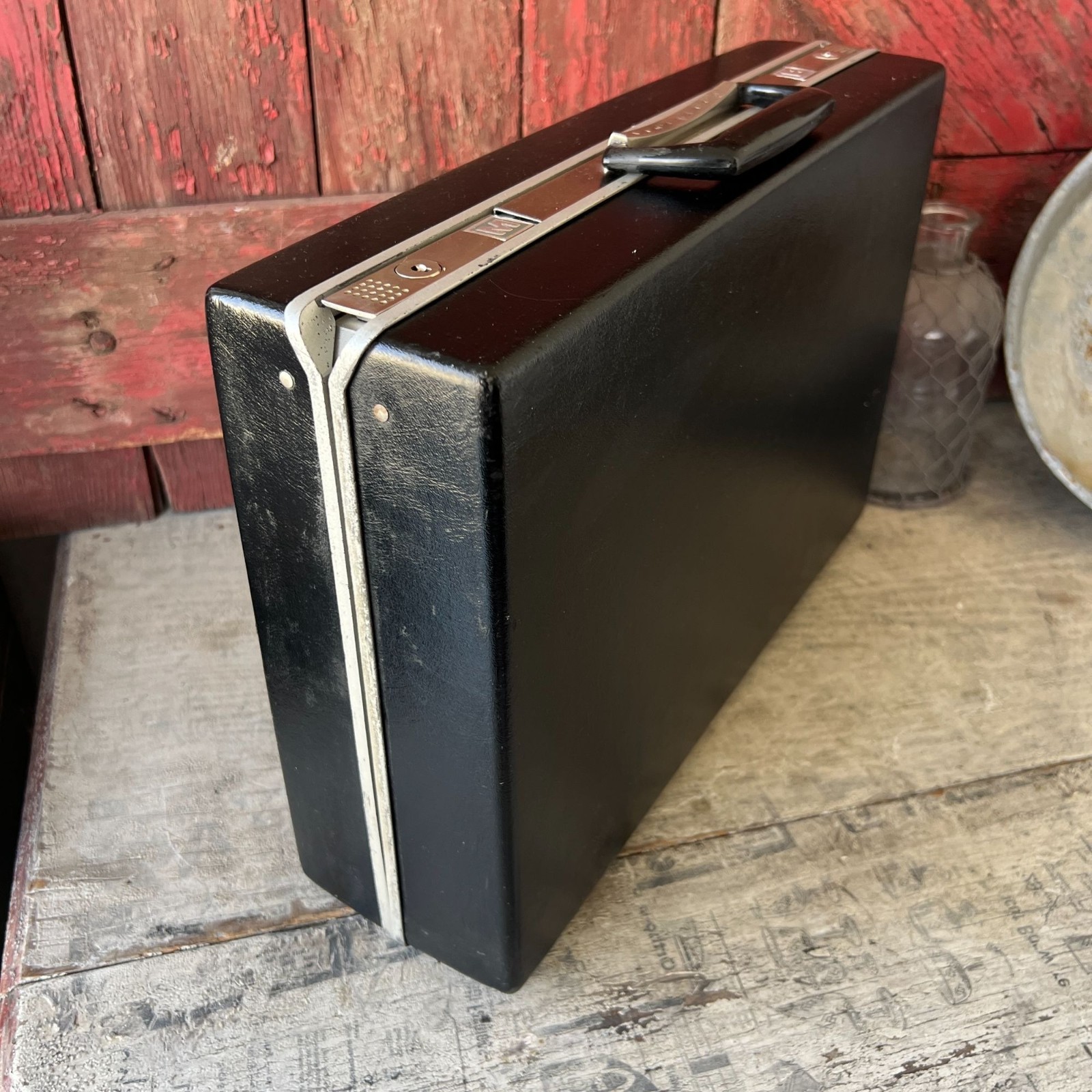 Vintage Samsonite Black Hard-Shell Briefcase With Compartments & TWA Aviation