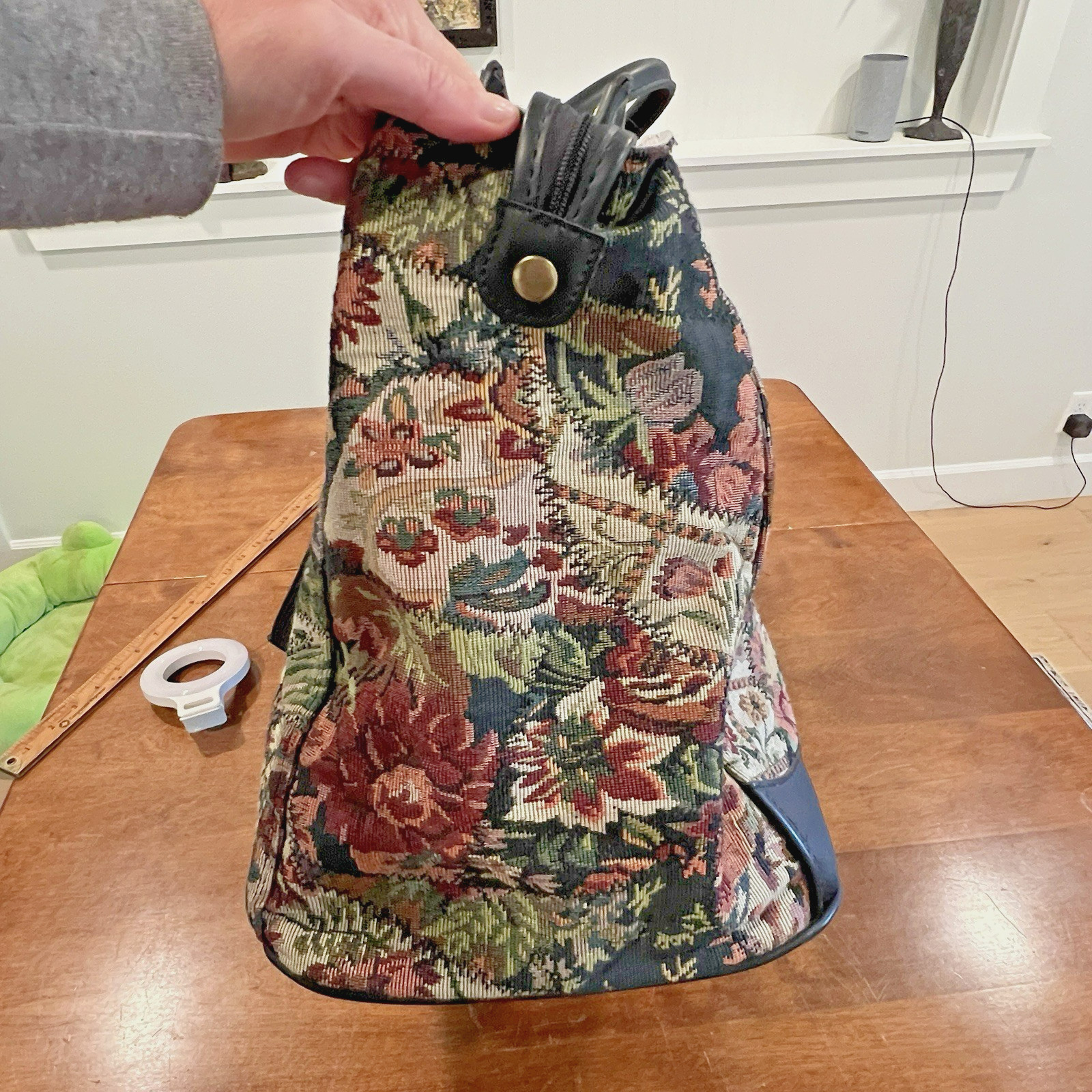 VTG American Tourister Black Floral Tapestry Duffel Bag 21″ x 10″ w/Lock & Keys
