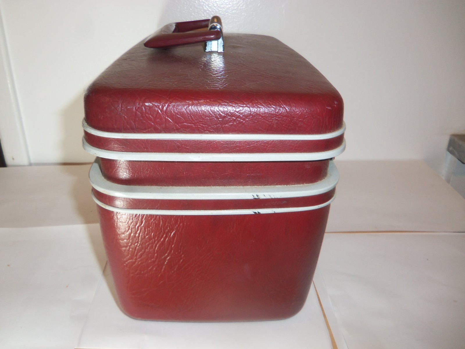 VTG Samsonite Train Case Burgundy Makeup Case Hard Shell Travel Vanity USA