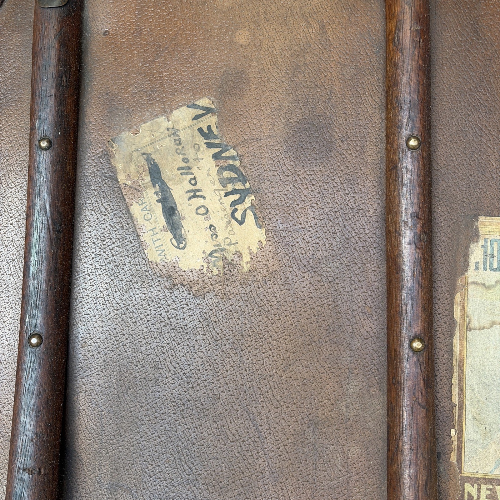 GREAT VINTAGE SUITCASE With Vintage Travel Labels Hotel Kosciusko NSW Wood Ribs