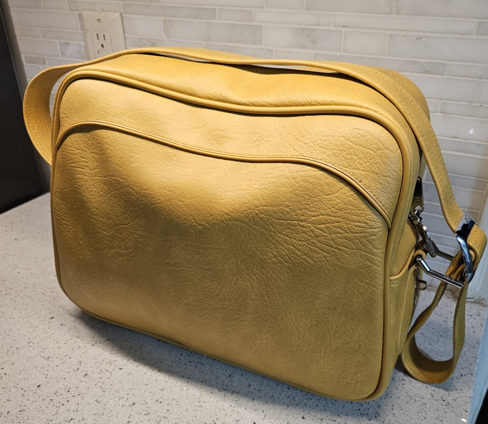 American Tourister Escort Shoulder Tote Carry On Bag Messenger Gold Yellow w Key