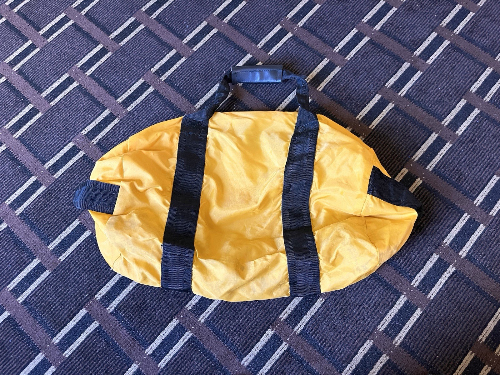 Vintage Academy Broadway Yellow / Gold Duffel Bag Gym 80’s RARE COLOR – 639