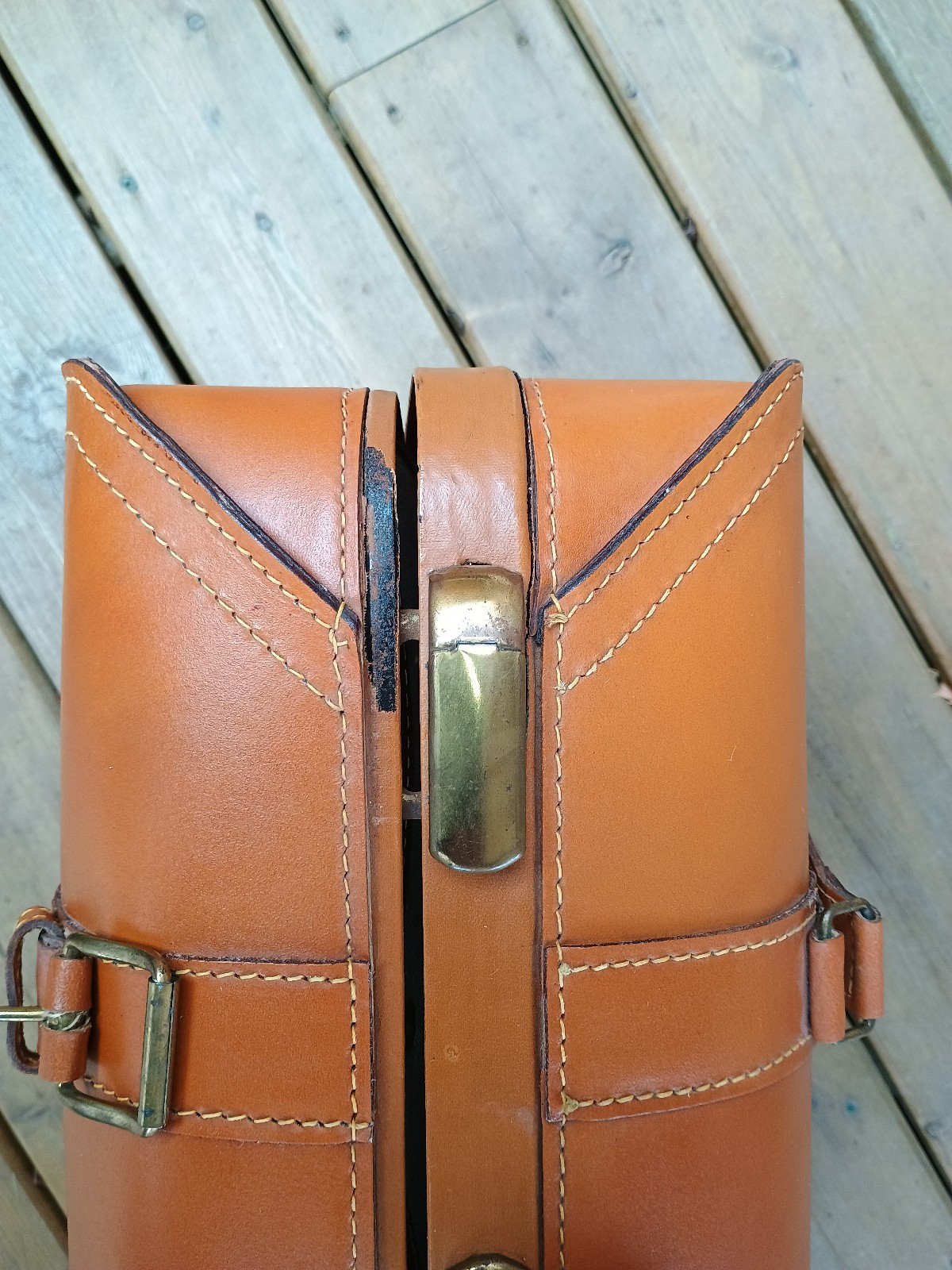 Vintage Acme Luggage brow leather brass hardware suitcase in great conditions