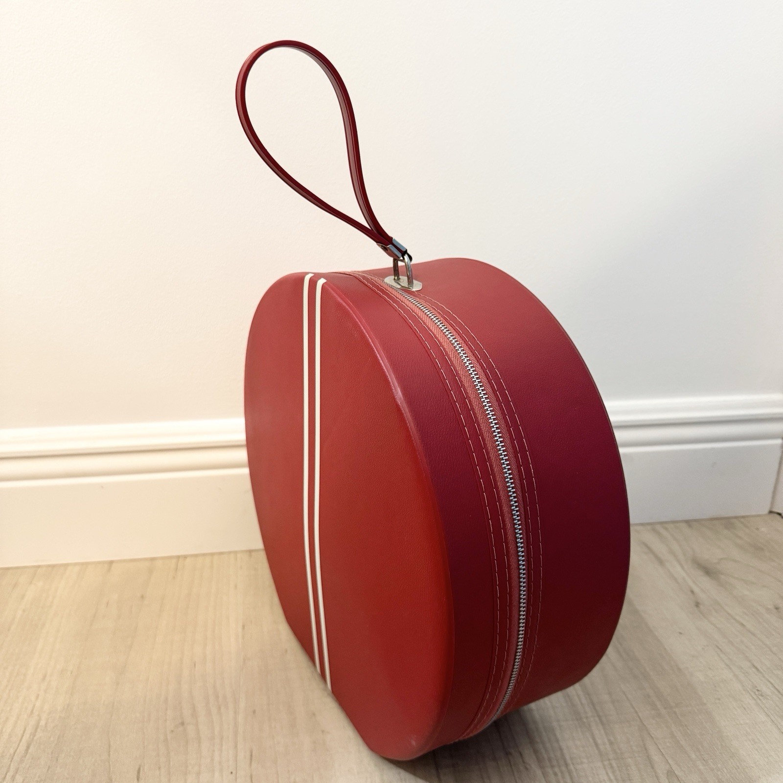 Vintage Keene Red Round Hat Box Train Case Luggage Retro 1960s Travel Case USA