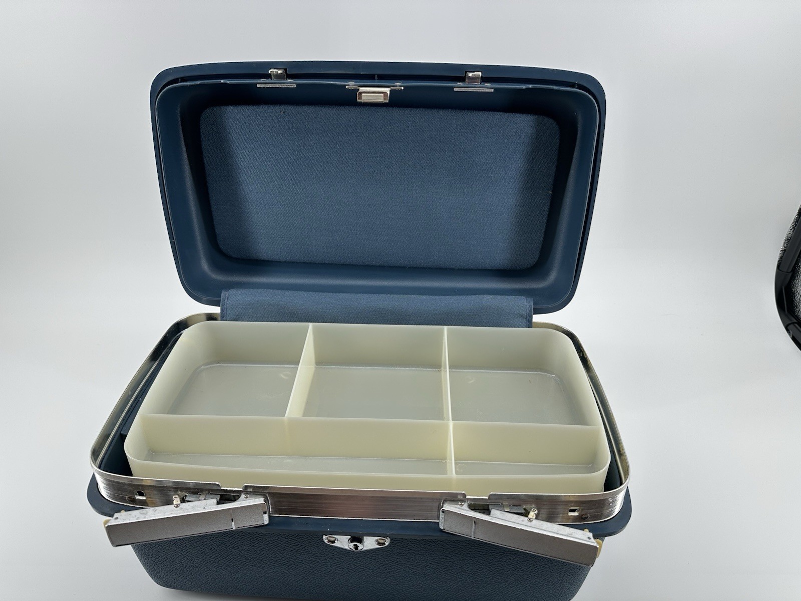 Vtg 1960s Samsonite ROYAL TRAVELLER Hard Case Blue Overnight Train Case Luggage
