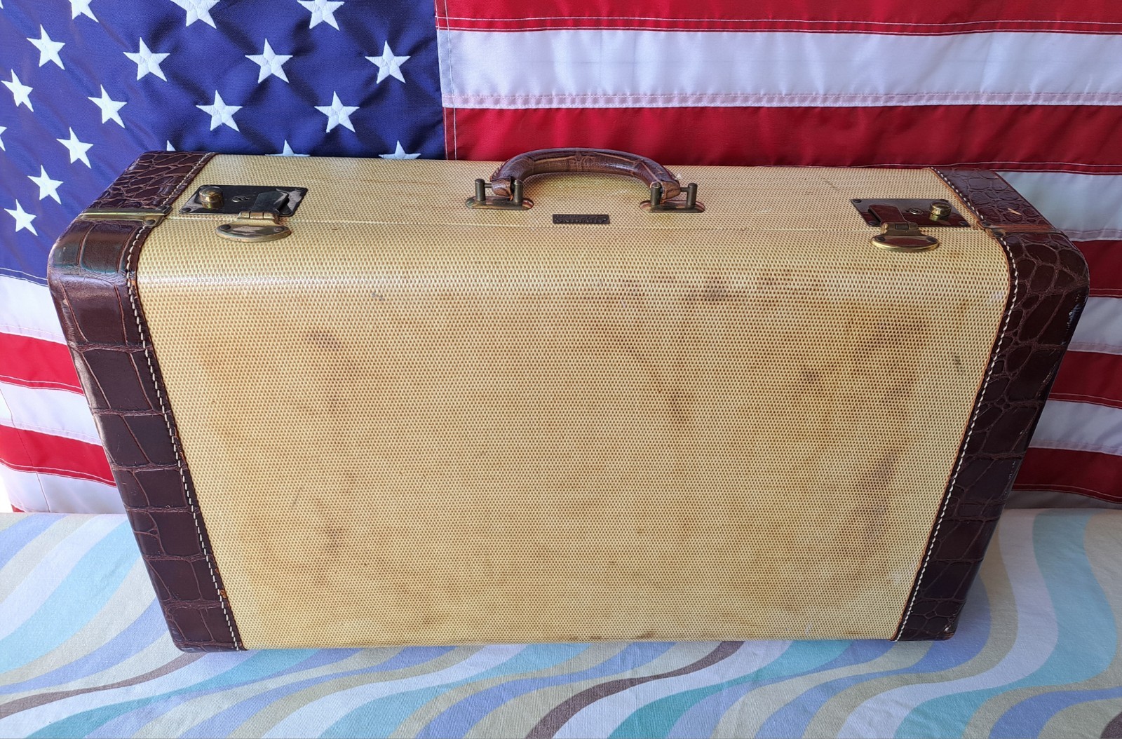 Vintage Air King Gold Tweed 24″ Suitcase Brown Embossed Alligator Leather