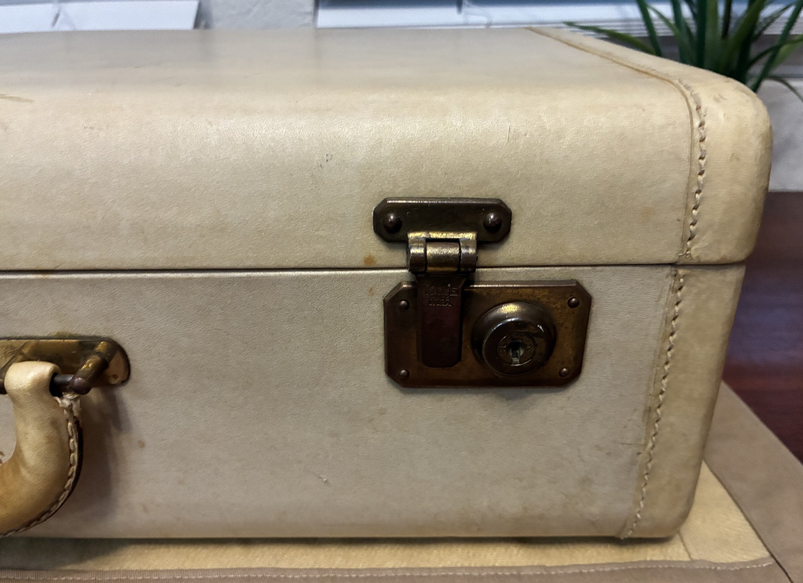 Vintage Lido Luggage Cream Suitcase London Harness Boston Yale Lock SL59