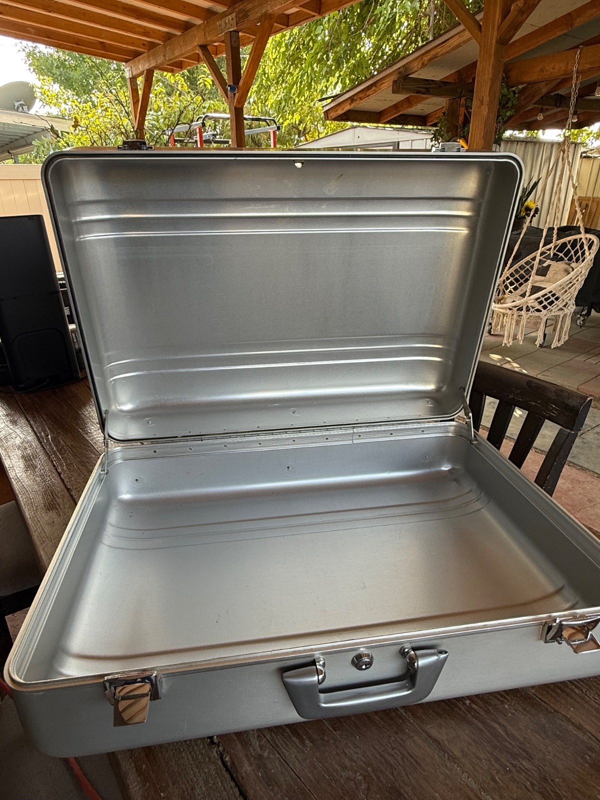 1990’s 2000’s Halliburton Zero Centurion Elite Large Aluminum Silver Case No Key