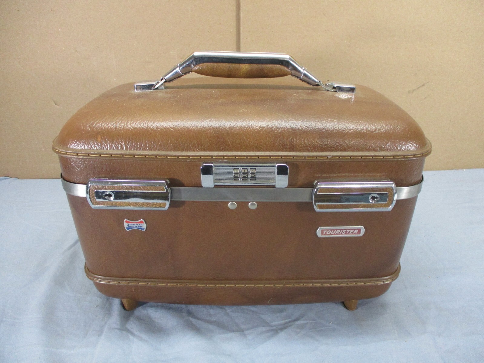 Vtg American Tourister Hard Shell Train Cosmetic Case Make Up Suitcase w/ Tray