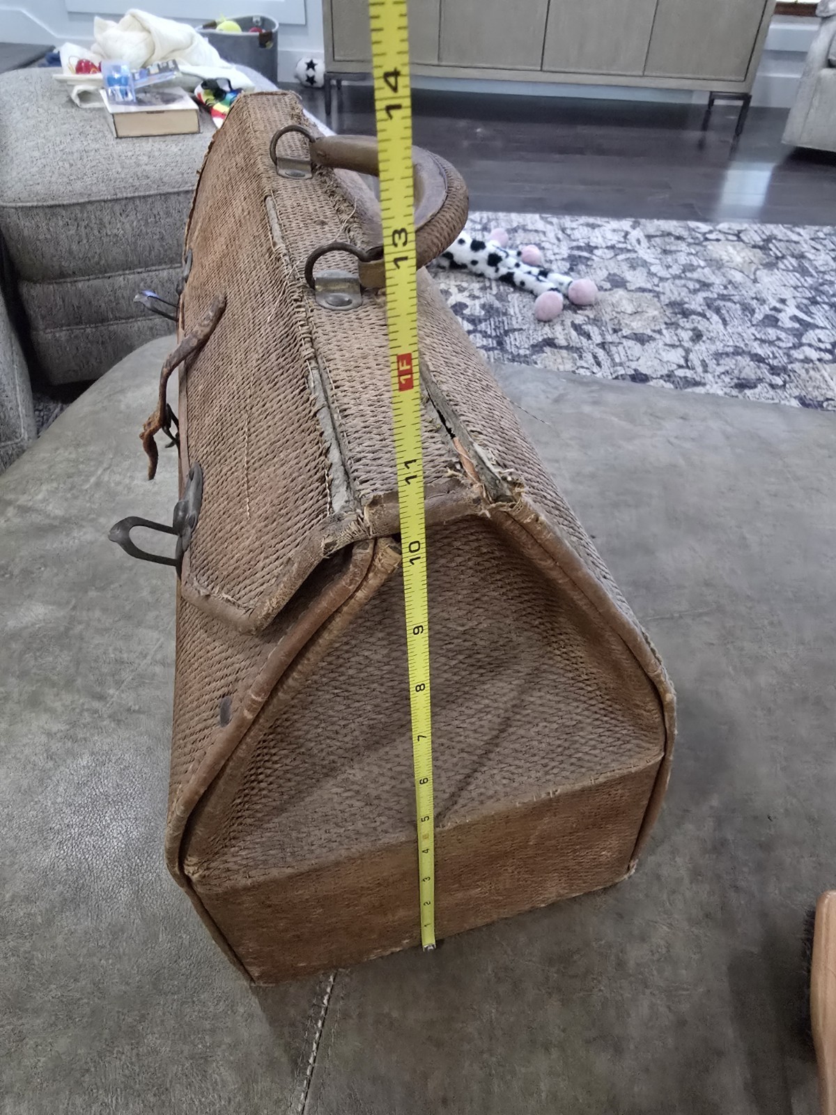 Vintage woven expandable doctors bag 16 by 10 1/2 by 7 inches