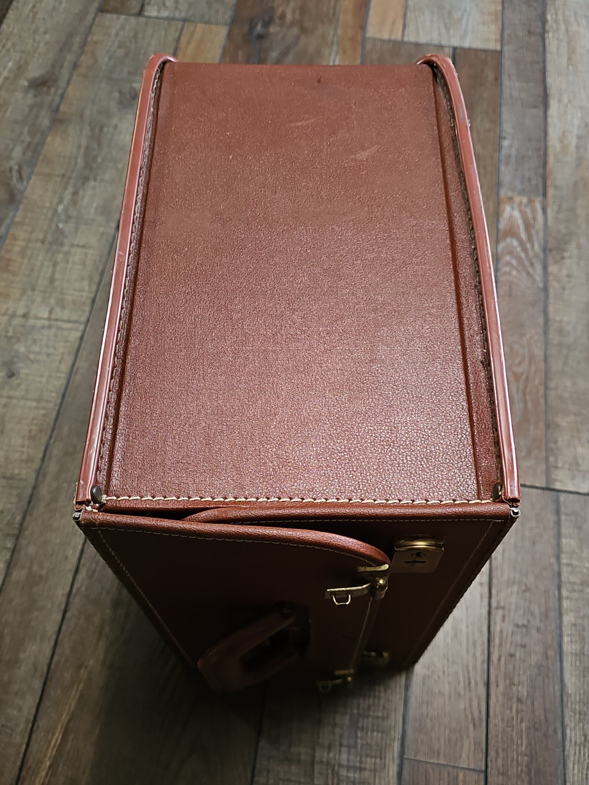 Vintage Train Case Or Possibly Salesmans Briefcase. With Two Sided Card Holder?