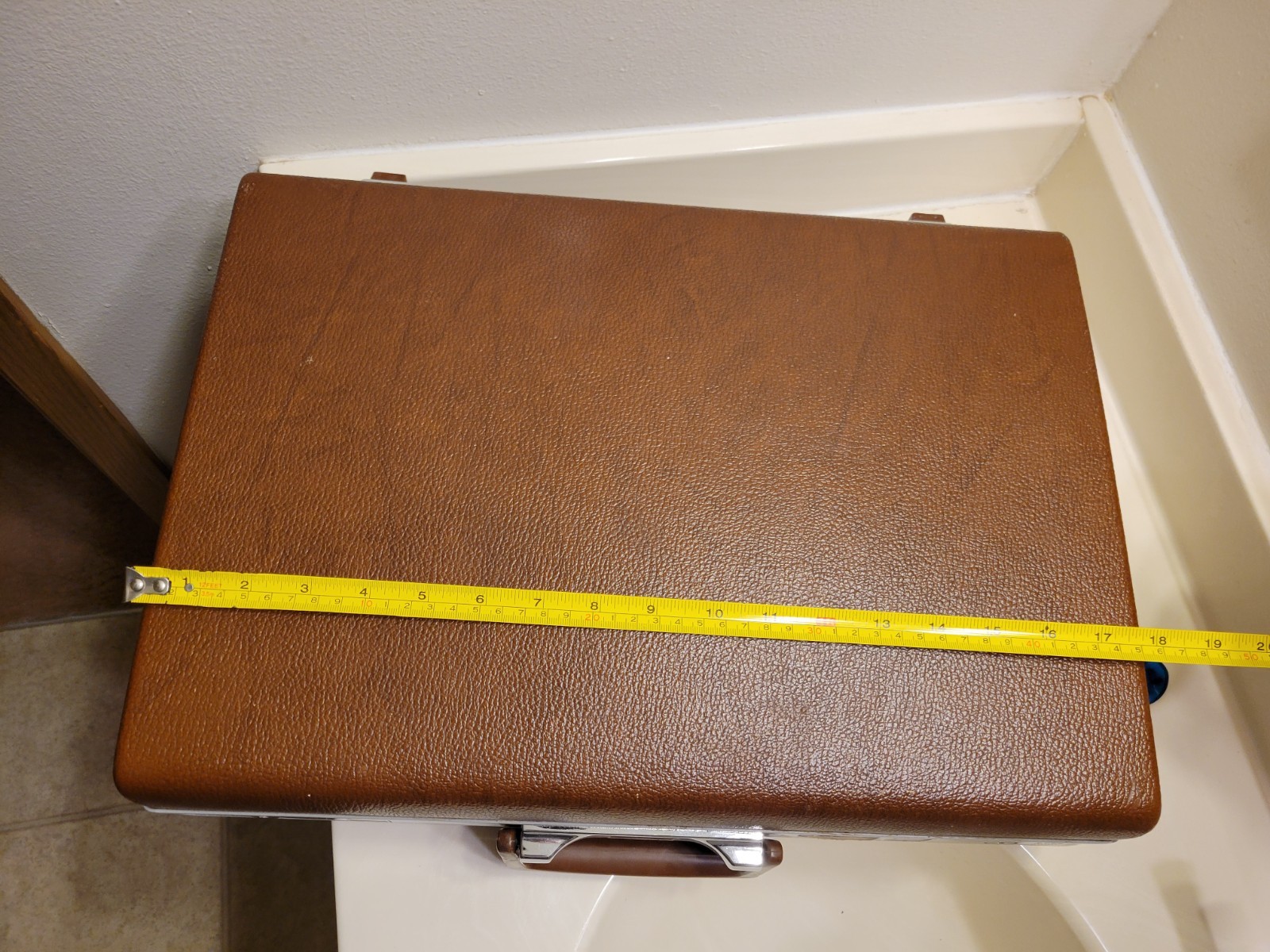 VINTAGE SEARS COURIER II BRIEFCASE / HARD BROWN SHELL / STILL HAS KEY
