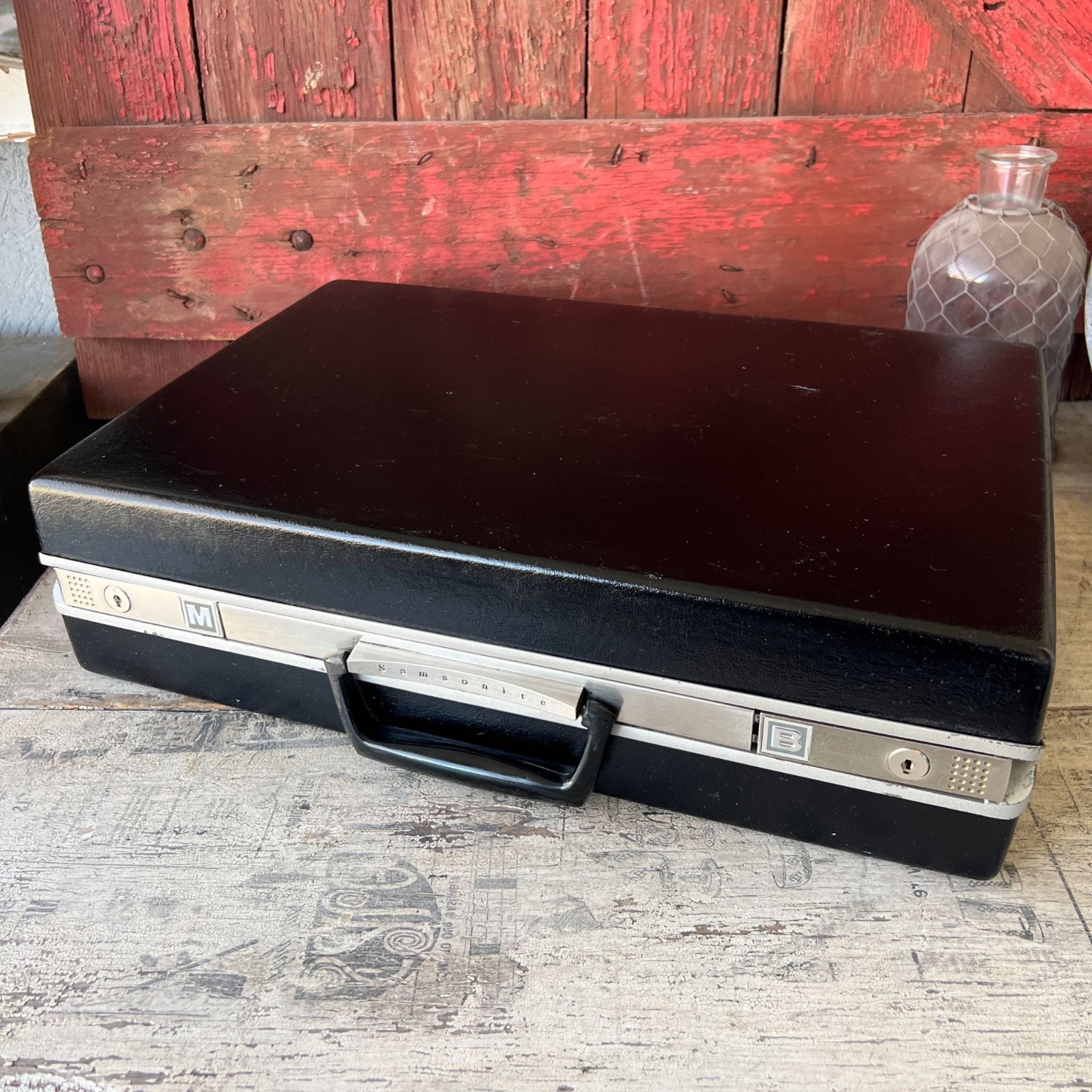 Vintage Samsonite Black Hard-Shell Briefcase With Compartments & TWA Aviation