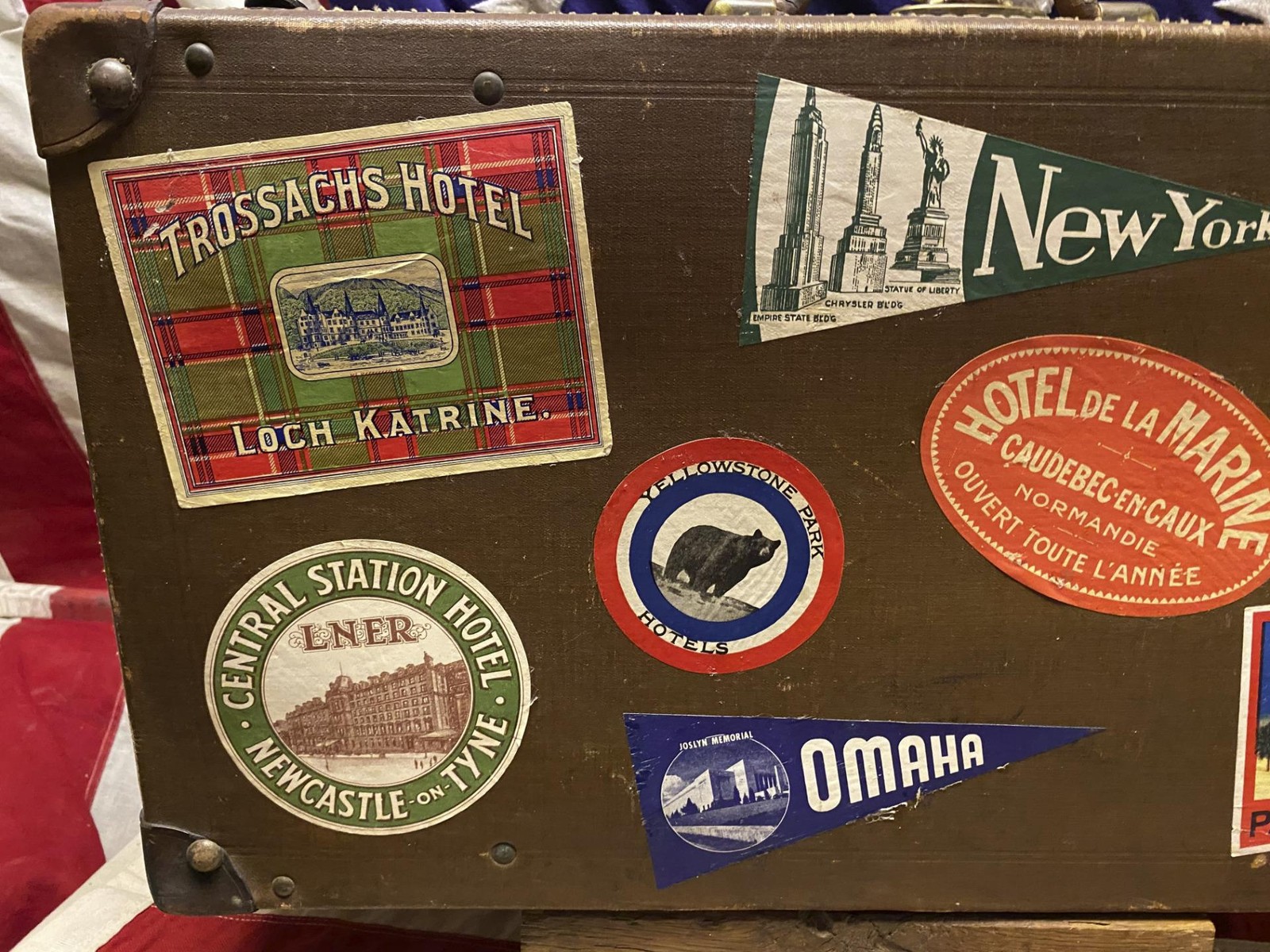 Vintage 1940s Suitcase Luggage Hard Case Great Travel Stickers US/Europe Display