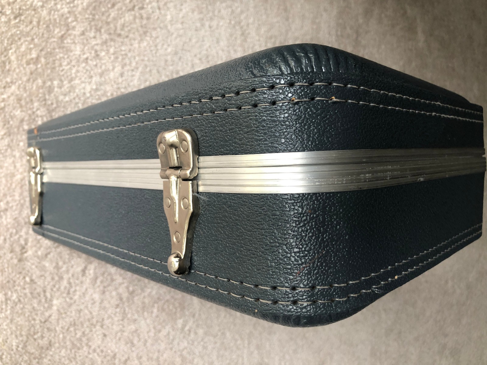 Unbranded Women’s Small Blue Vanity Train Travel Case 17” x 12” x 5” ~ VINTAGE