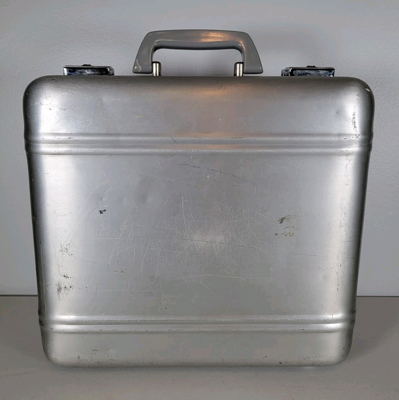 VTG Aluminum Case Tokyo Lock Attache Briefcase Camera Utility Box Metal Japan