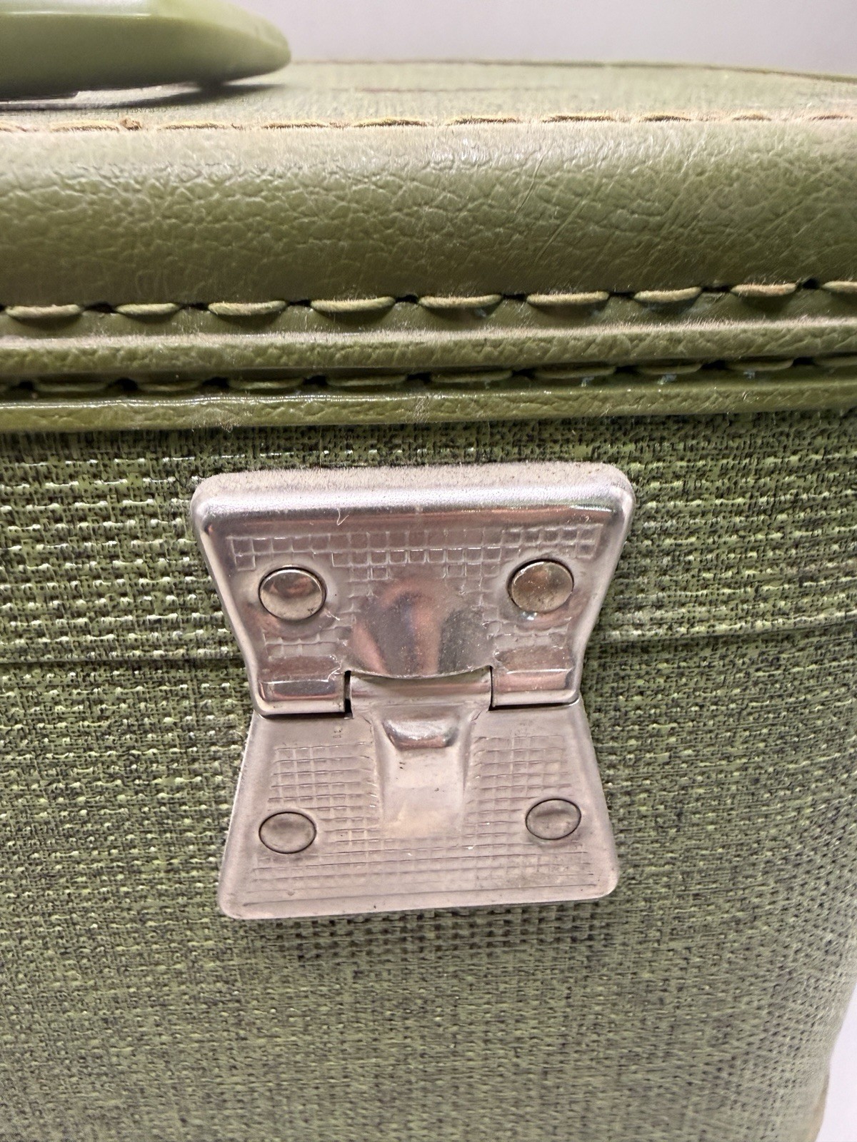 Vintage Travel Smart Train Case 1960’s Avocado Green makeup Vanity Mirror Tray