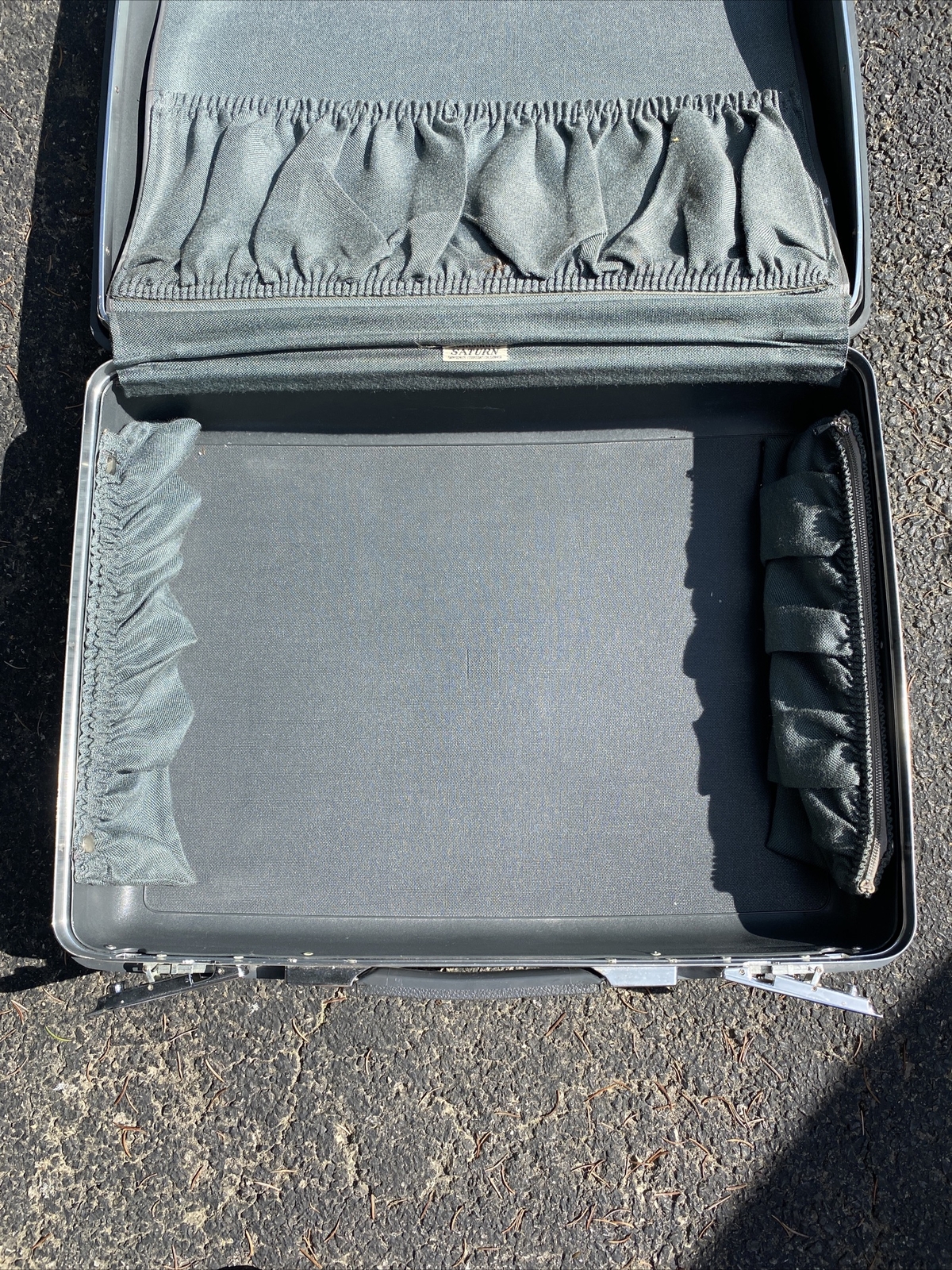 Vintage Samsonite Saturn Hard Sided Luggage Suitcase Dark Gray 22″x17″ With Key
