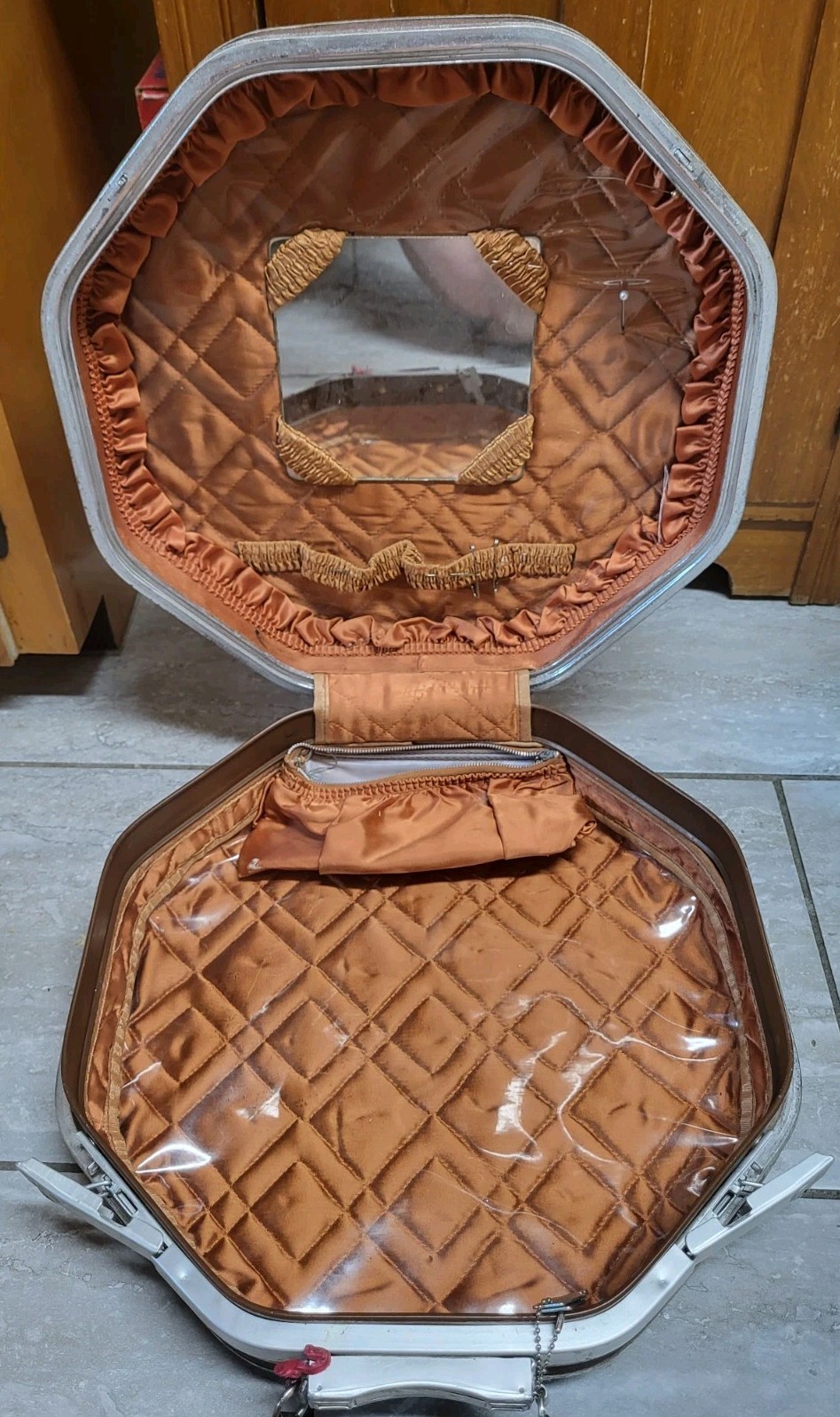 Vintage JETLINER Octagon Travel Suitcase Vanity With 2 Keys. Mirror 1960s, WORKS