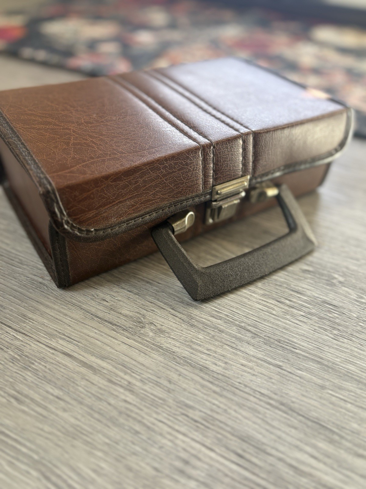 True Vintage Brown Case Suitcase/Briefcase (No Lock INCLD.)