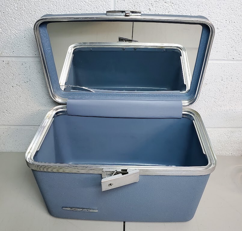 Vintage Blue Starflite Train Cosmetic Carry Case w/Tray, Mirror & No Keys/Trays