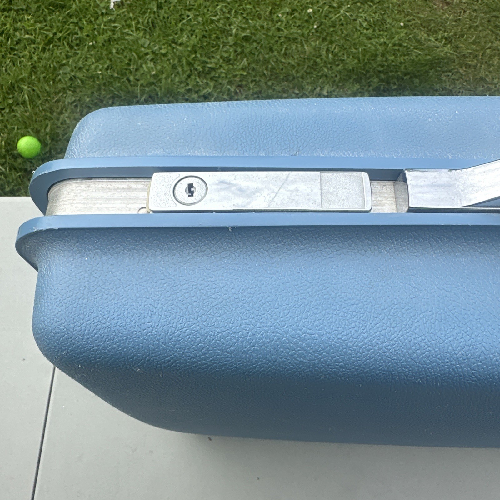 VTG Samsonite Montbello II Hardshell Blue Suitcase 24” X 19” X 6” MCM No Key