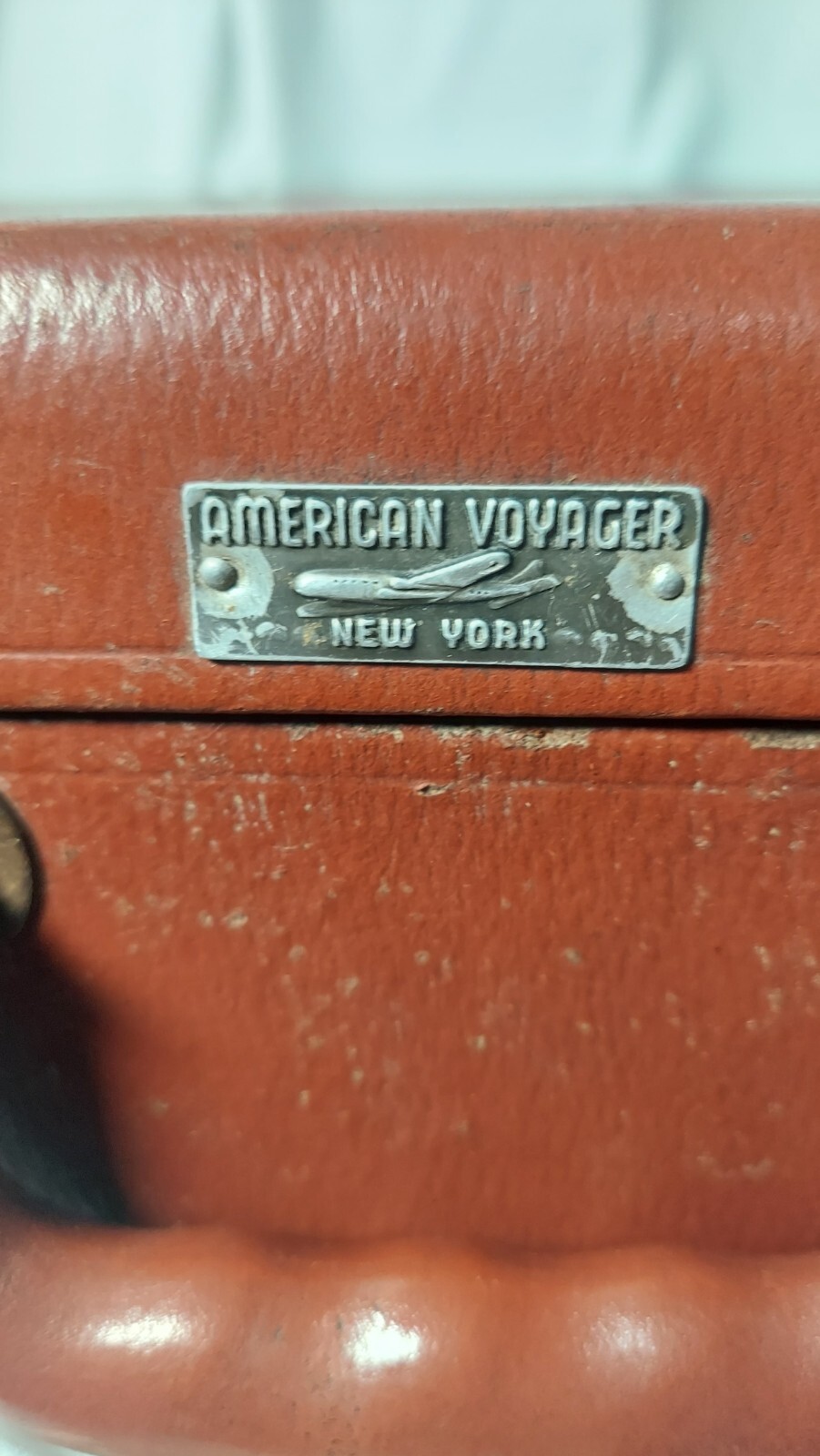 Vintage American Voyager New York Hardside Briefcase 22.5×17.5×7″ Brown